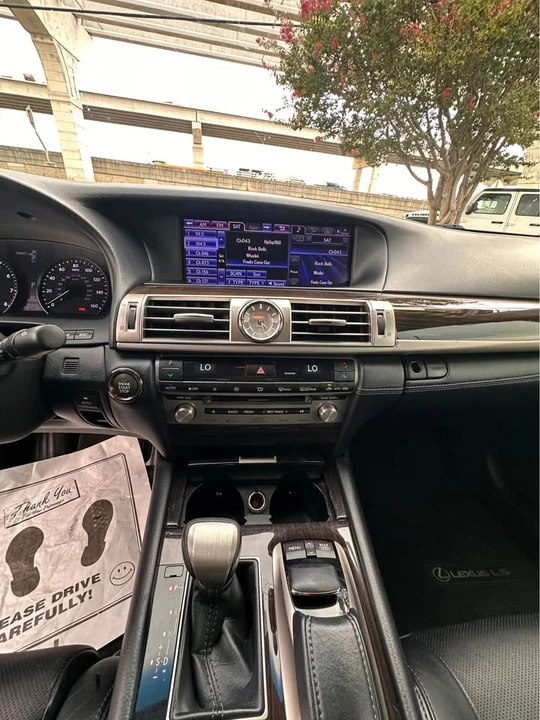 2013 Lexus LS 4th Gen - Image 11 of 18