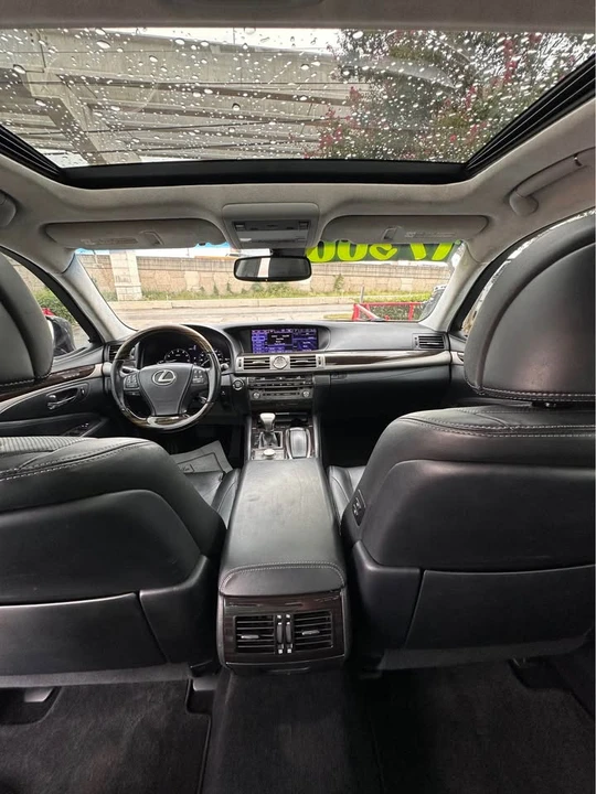 2013 Lexus LS 4th Gen - Image 15 of 18