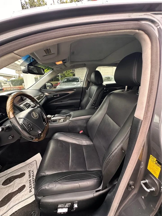 2013 Lexus LS 4th Gen - Image 9 of 18