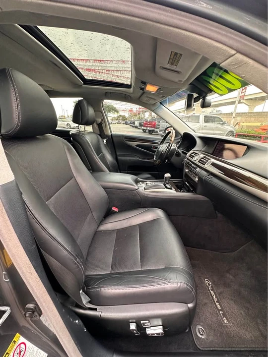 2013 Lexus LS 4th Gen - Image 16 of 18