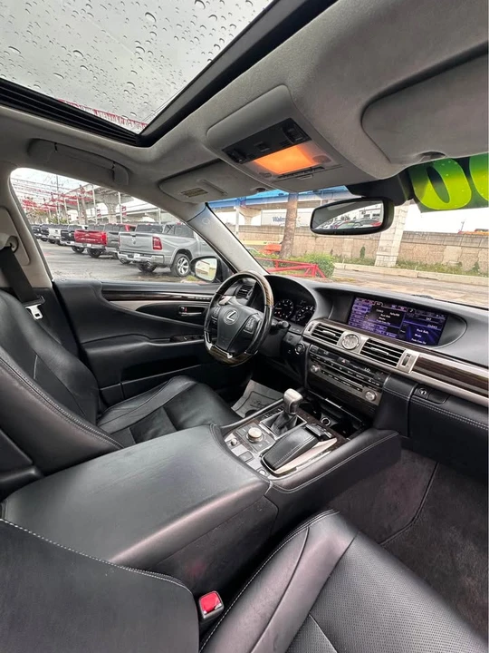 2013 Lexus LS 4th Gen - Image 17 of 18