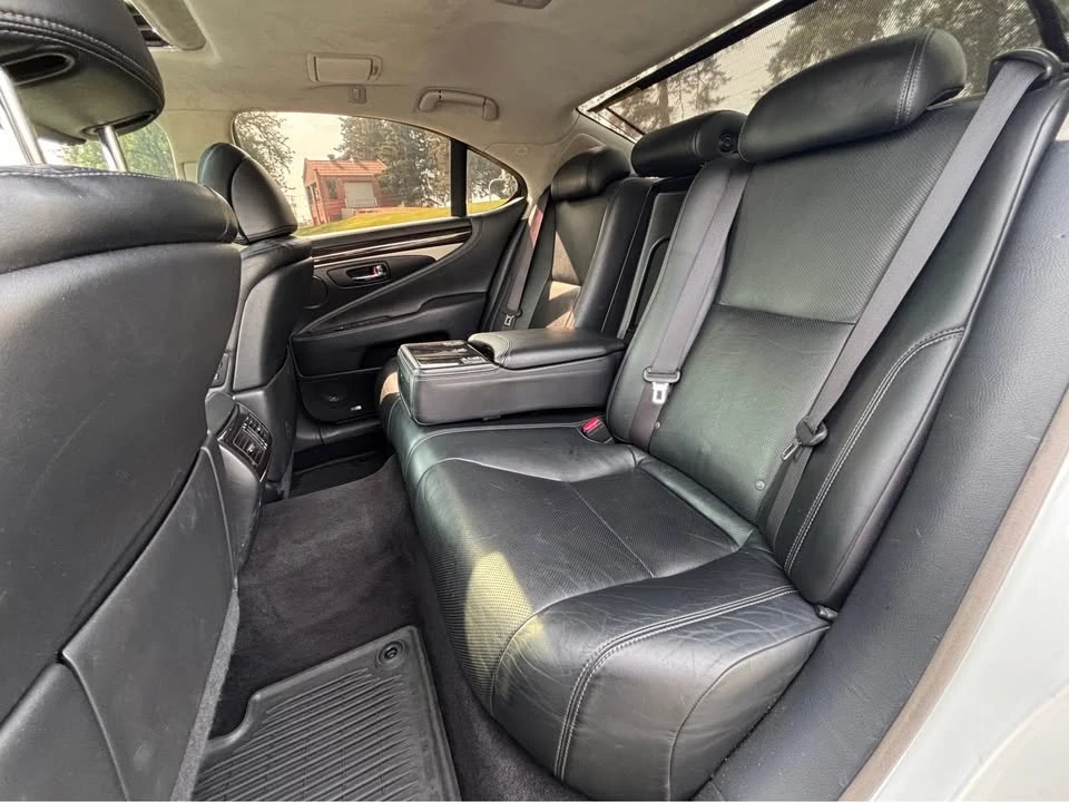 2013 Lexus LS 4th Gen - Image 16 of 18