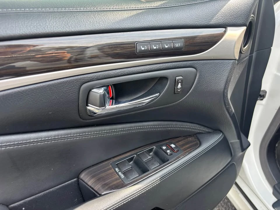 2013 Lexus LS 4th Gen - Image 9 of 18