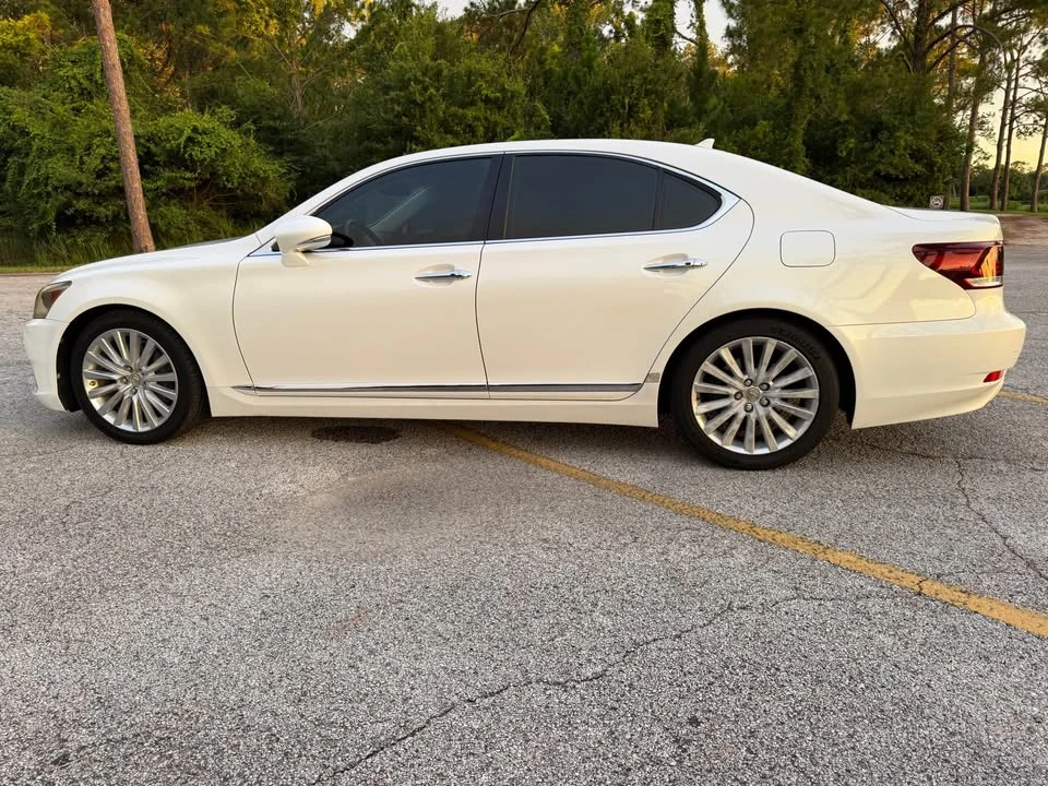 2013 Lexus LS 4th Gen - Image 4 of 20