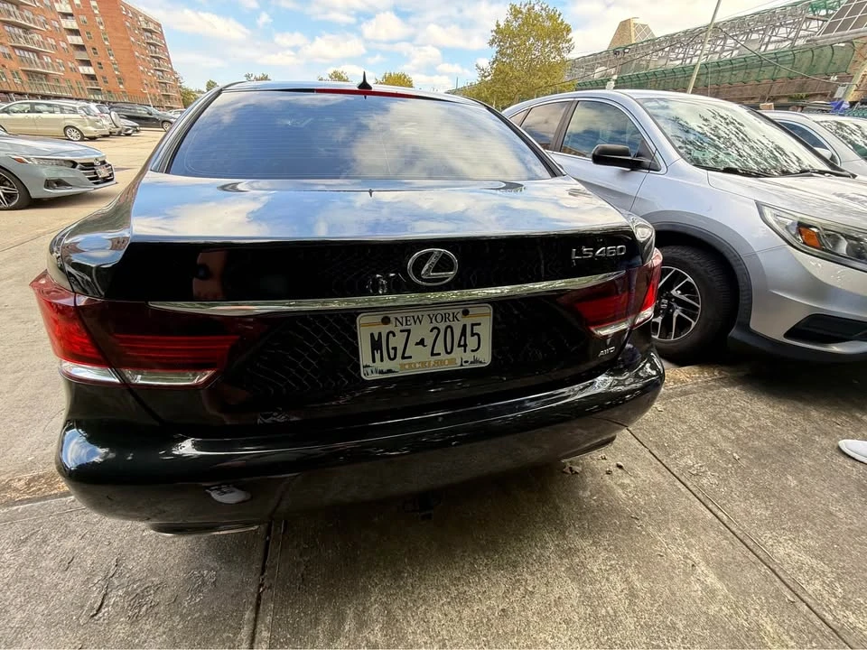 2013 Lexus LS 4th Gen - Image 8 of 12