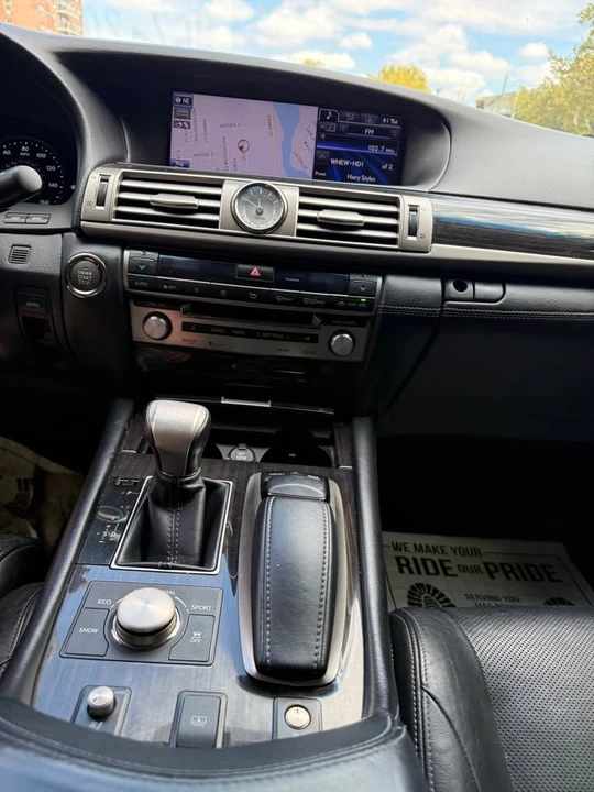 2013 Lexus LS 4th Gen - Image 9 of 12