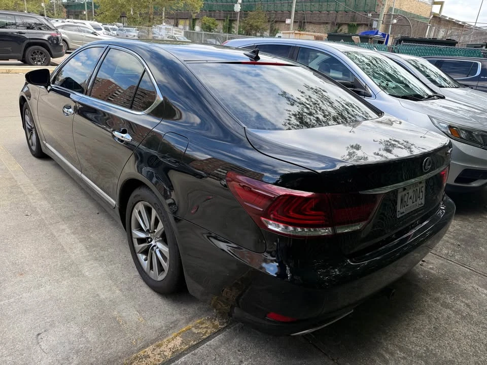 2013 Lexus LS 4th Gen - Image 6 of 12