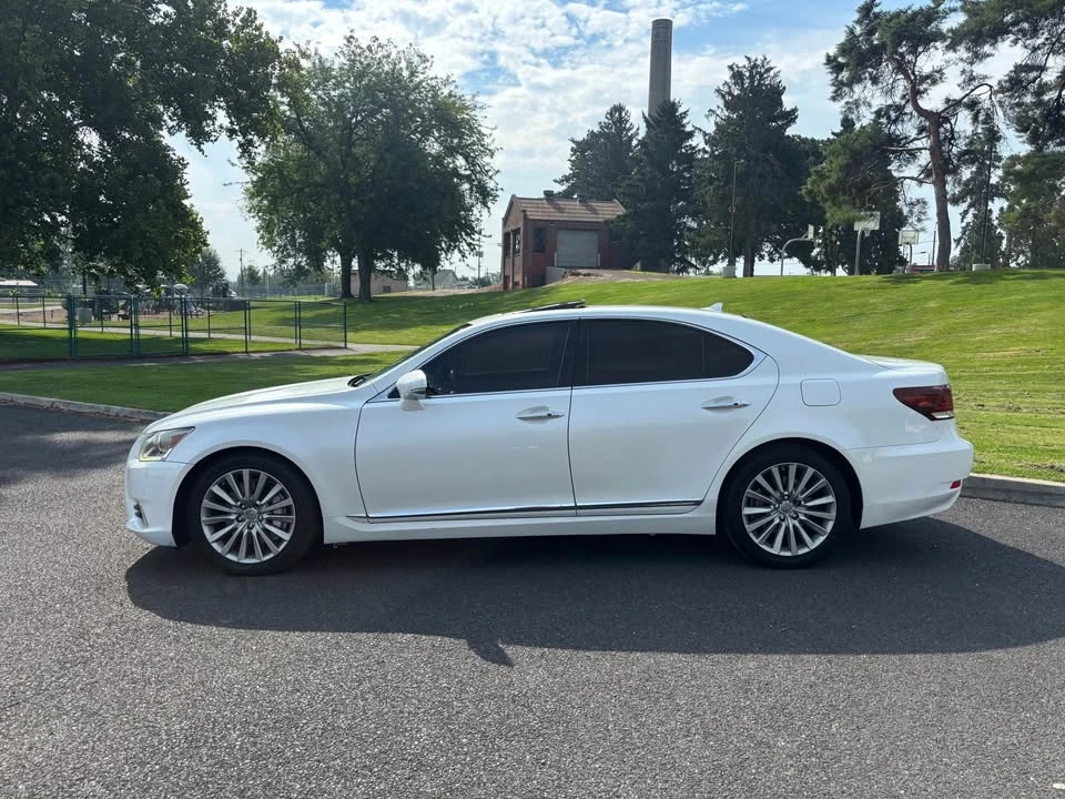 2013 Lexus LS 4th Gen - Image 3 of 18