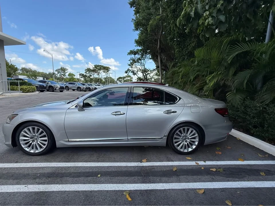 2013 Lexus LS 4th Gen - Image 4 of 6