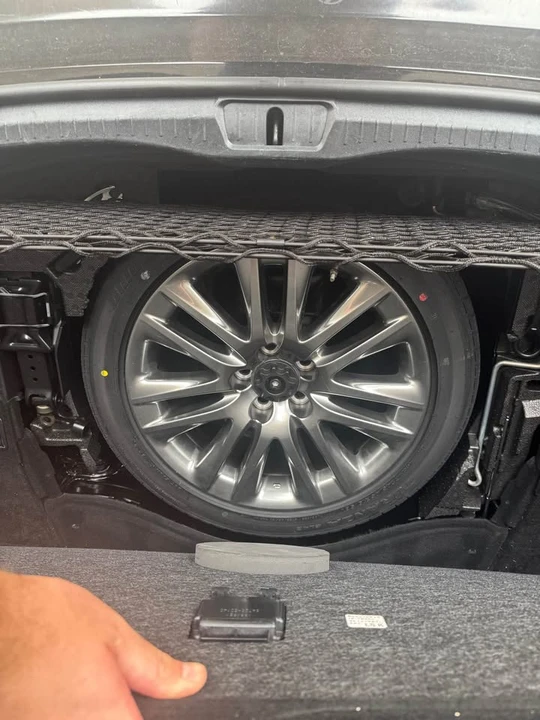 2013 Lexus LS 4th Gen - Image 6 of 14