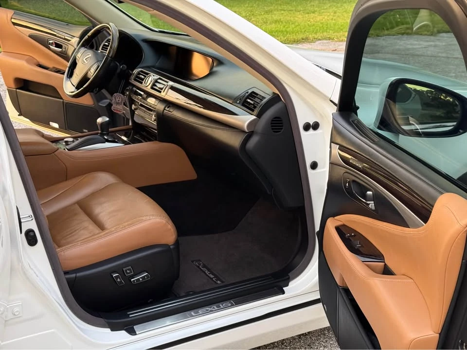 2013 Lexus LS 4th Gen - Image 10 of 19