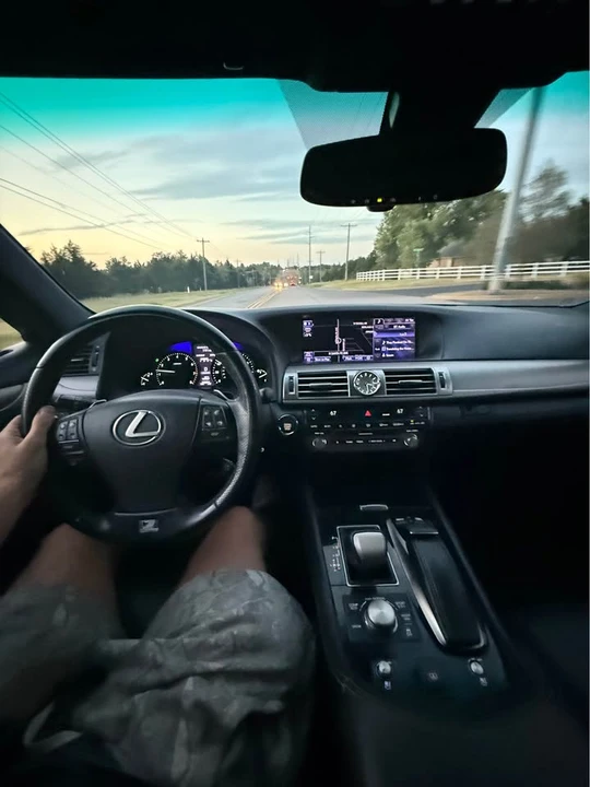 2013 Lexus LS 4th Gen - Image 14 of 20