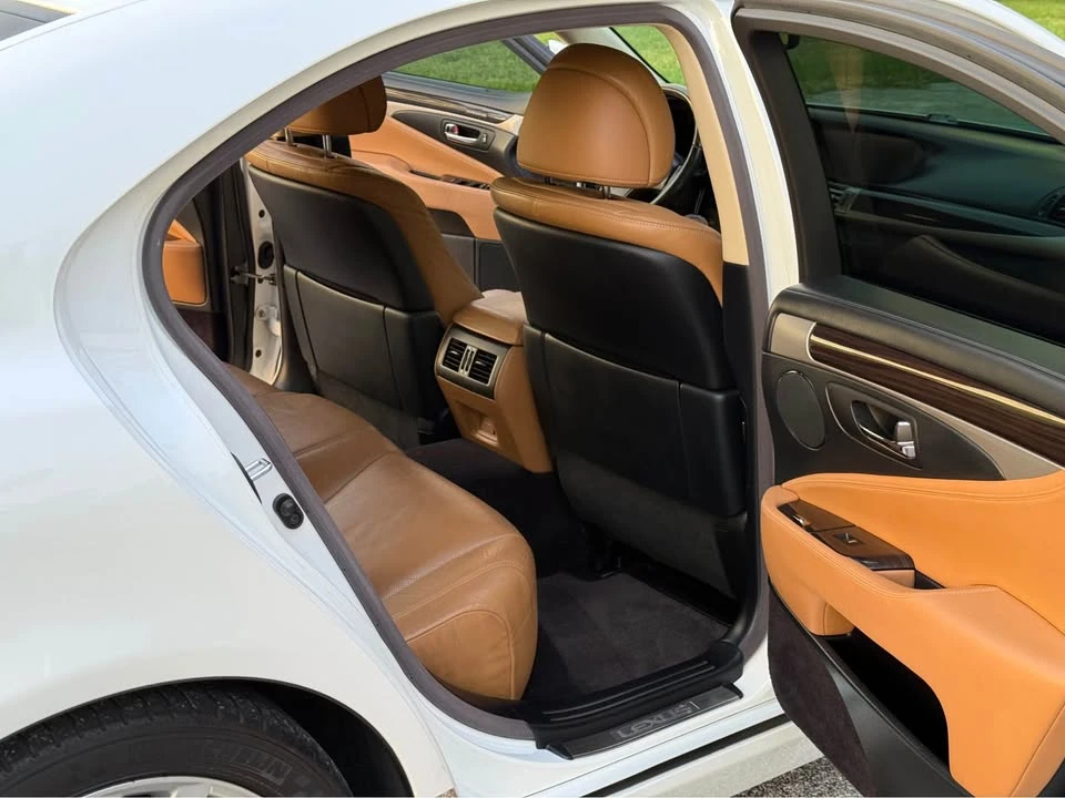 2013 Lexus LS 4th Gen - Image 11 of 19