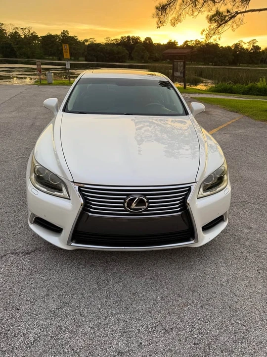 2013 Lexus LS 4th Gen - Image 5 of 19