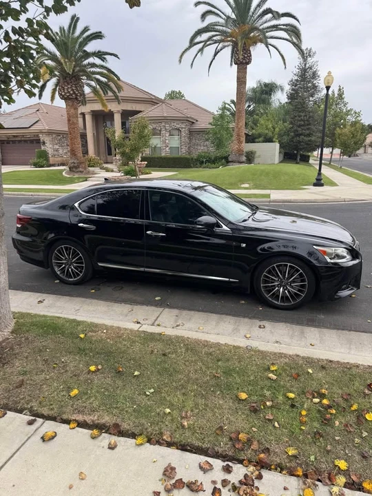 2013 Lexus LS 4th Gen - Image 5 of 14