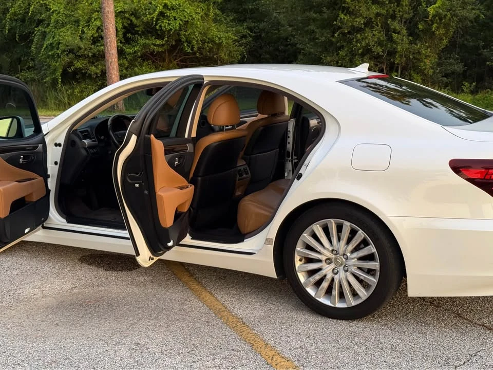 2013 Lexus LS 4th Gen - Image 7 of 19