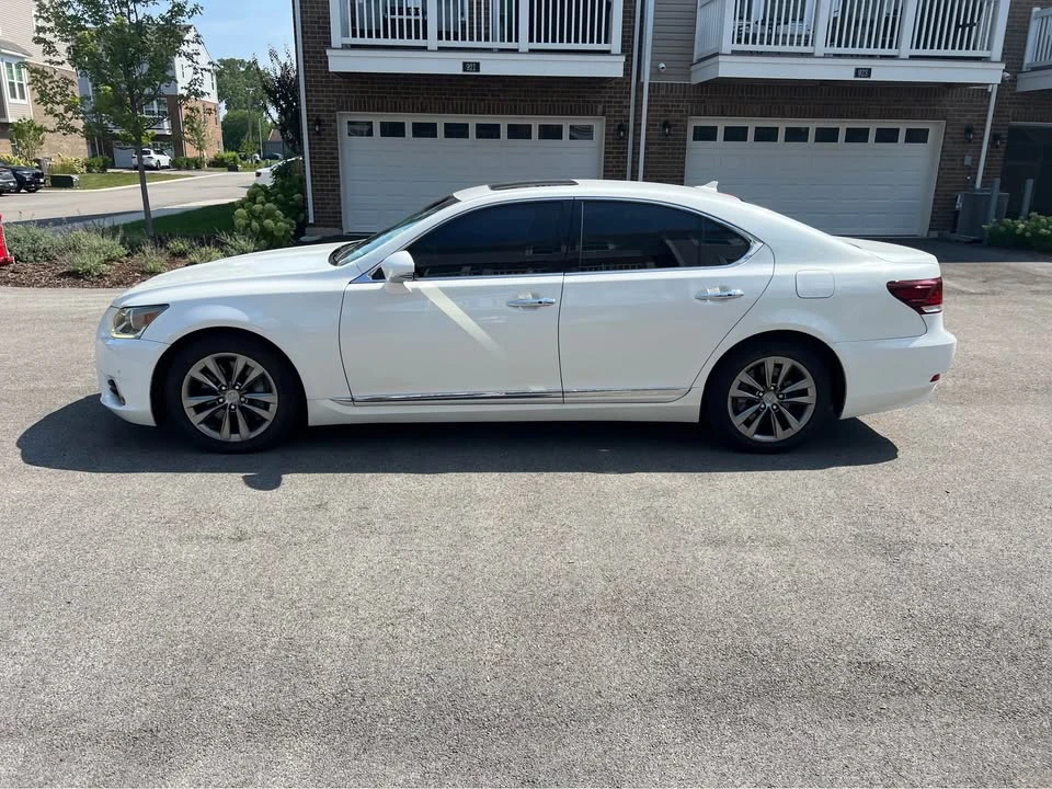 2013 Lexus LS 4th Gen - Image 2 of 19