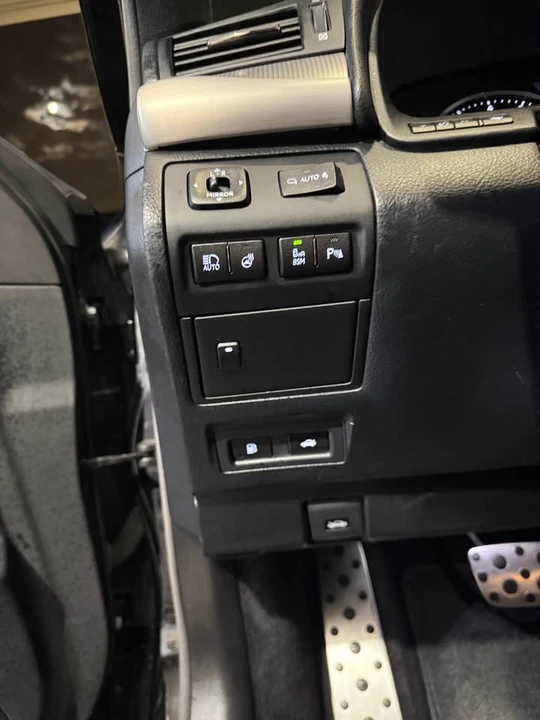2013 Lexus LS 4th Gen - Image 15 of 20