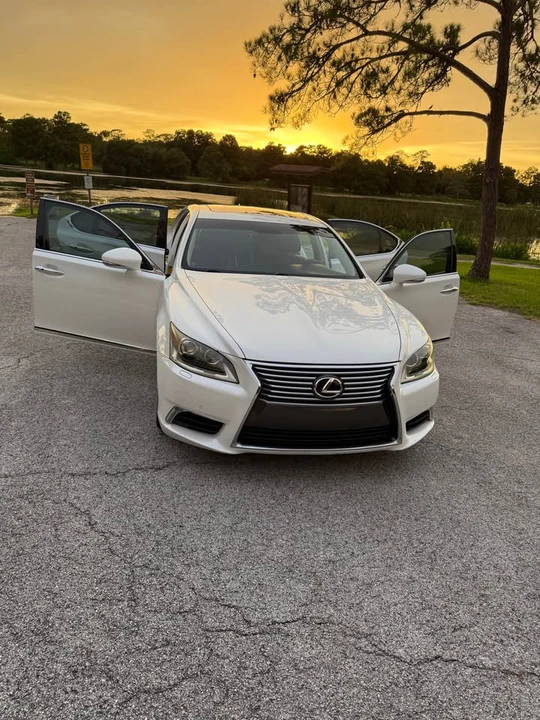 2013 Lexus LS 4th Gen - Image 5 of 19