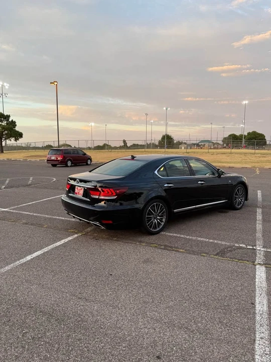 2013 Lexus LS 4th Gen - Image 5 of 20