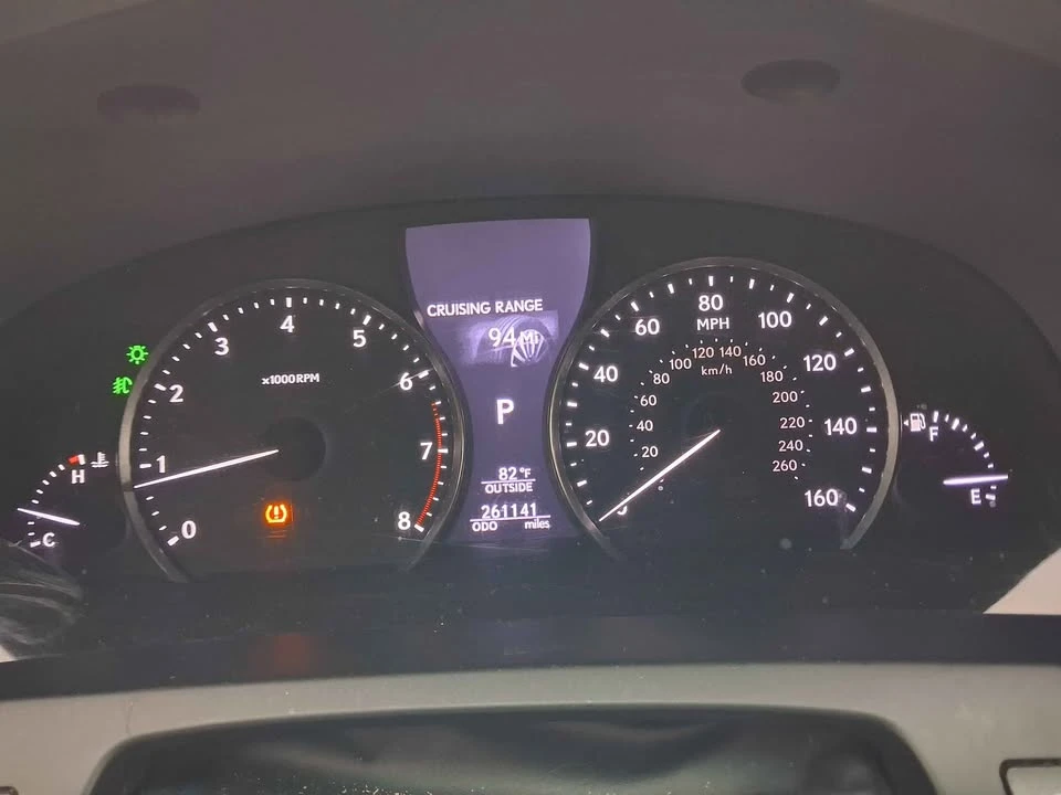 2013 Lexus LS 4th Gen - Image 5 of 10