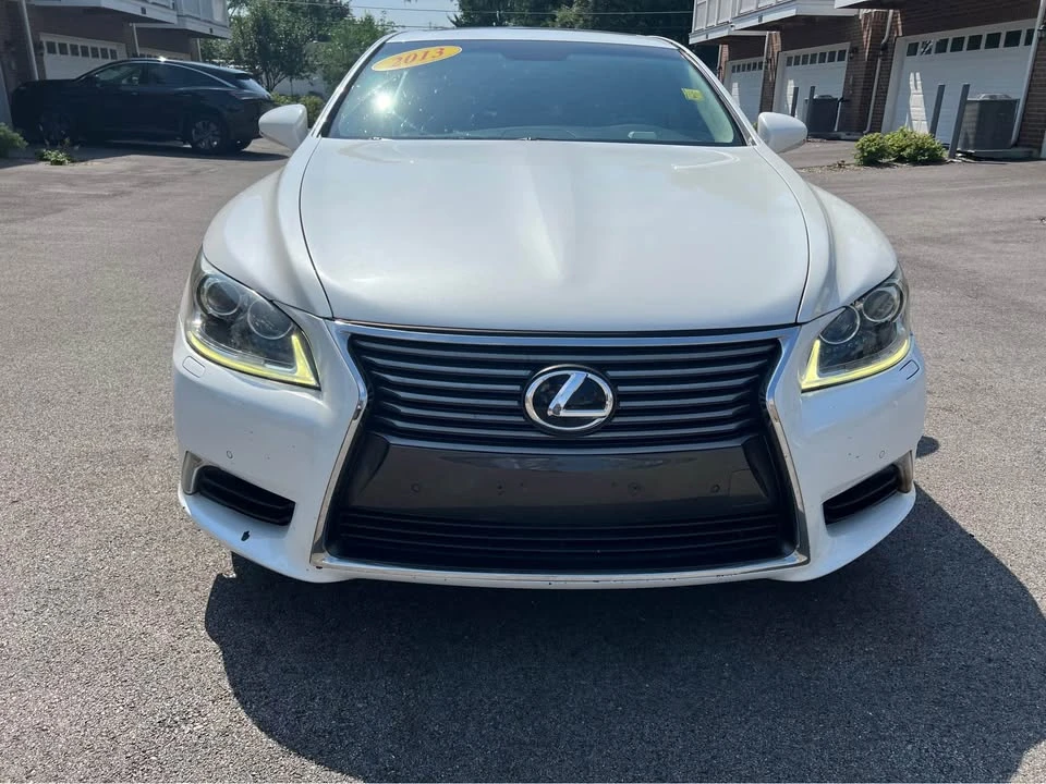 2013 Lexus LS 4th Gen - Image 8 of 19