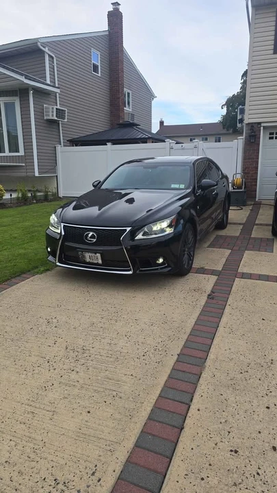 2013 Lexus LS 4th Gen - Image 2 of 4