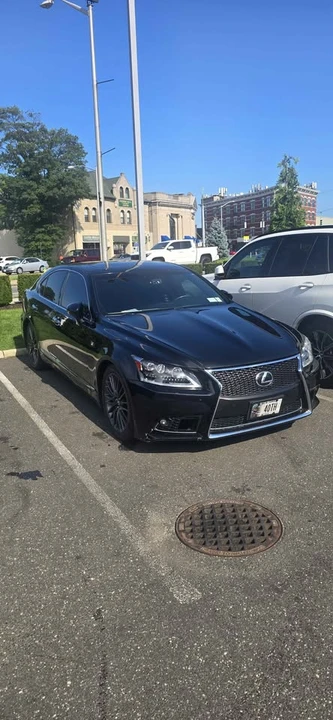 2013 Lexus LS 4th Gen - Image 4 of 4