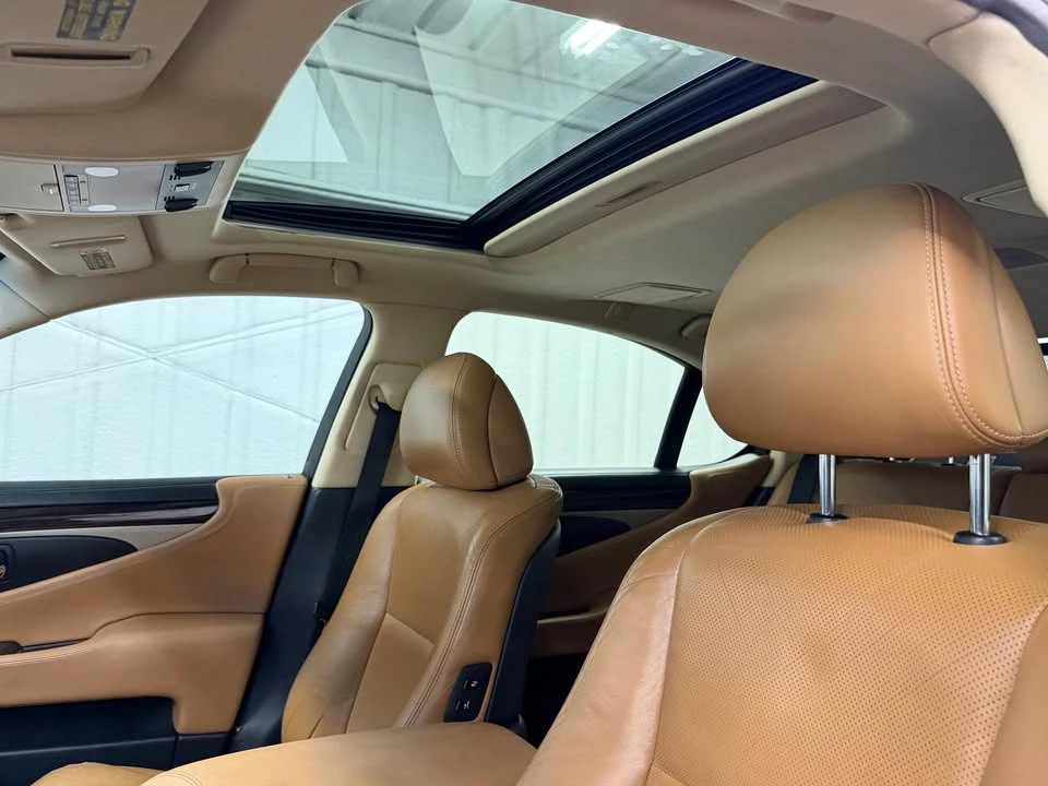 2013 Lexus LS 4th Gen - Image 11 of 17