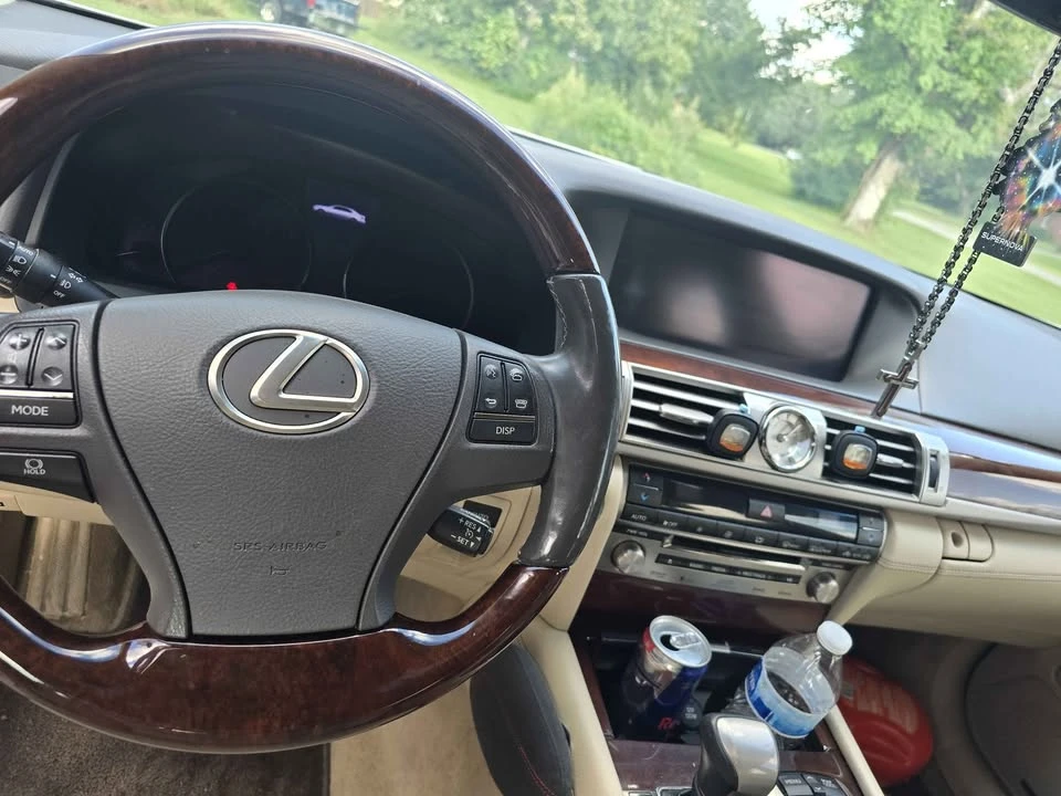2013 Lexus LS 4th Gen - Image 5 of 7