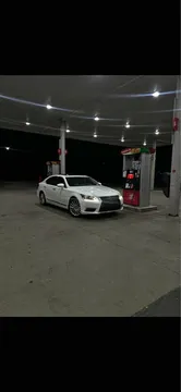 2013 Lexus LS 460 Sedan 4D
