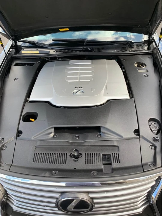 2013 Lexus LS 4th Gen - Image 9 of 13