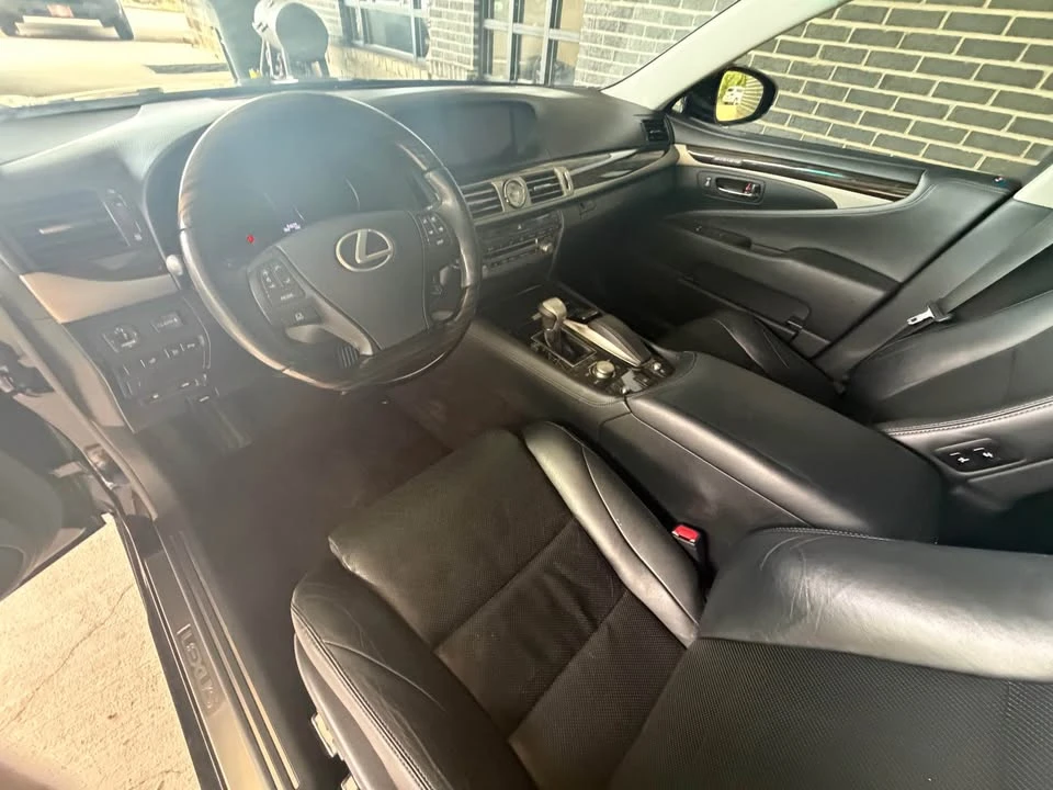 2013 Lexus LS 4th Gen - Image 8 of 10