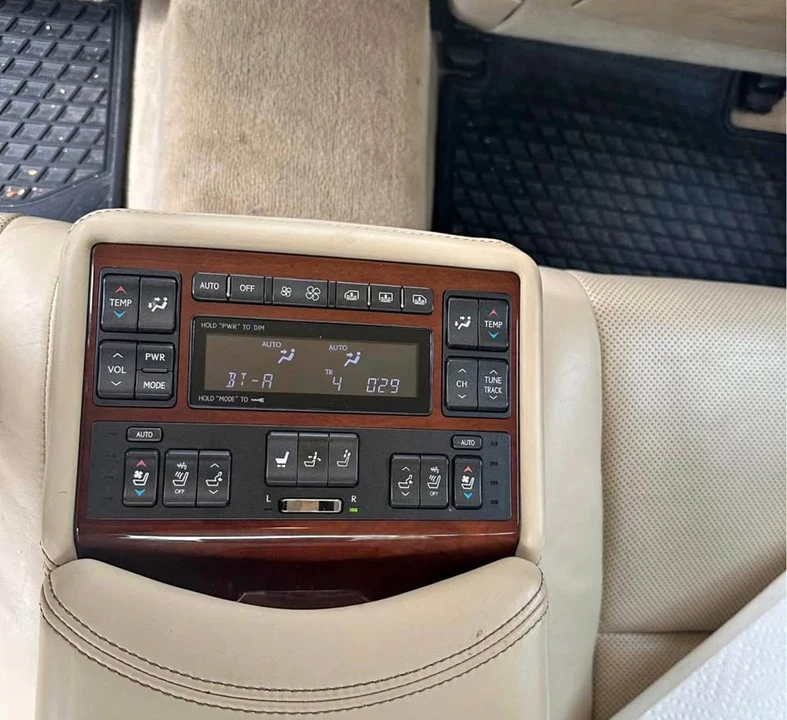 2013 Lexus LS 4th Gen - Image 2 of 3