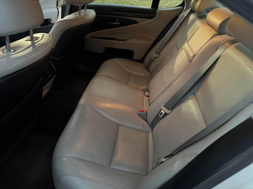 2013 Lexus LS 4th Gen - Image 9 of 10