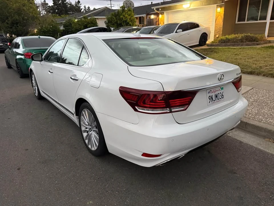 2013 Lexus LS 4th Gen - Image 5 of 10