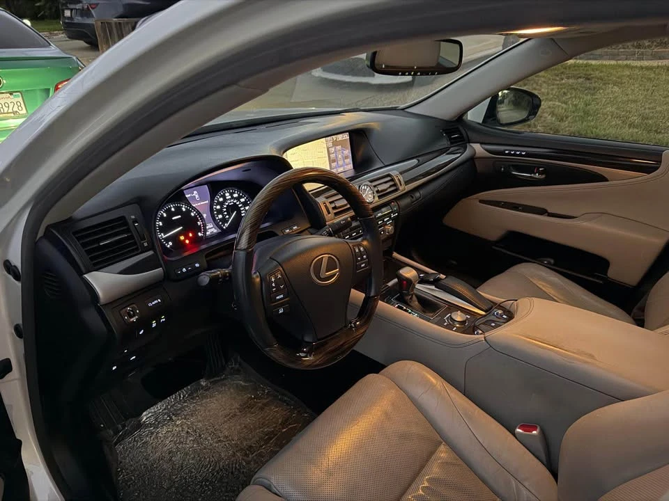2013 Lexus LS 4th Gen - Image 6 of 10