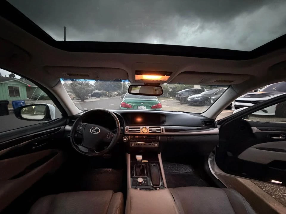 2013 Lexus LS 4th Gen - Image 7 of 10