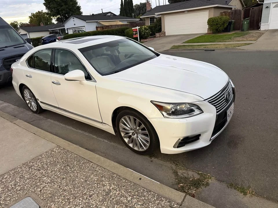 2013 Lexus LS 4th Gen - Image 3 of 10