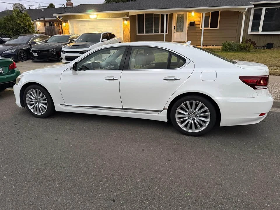 2013 Lexus LS 4th Gen - Image 2 of 10