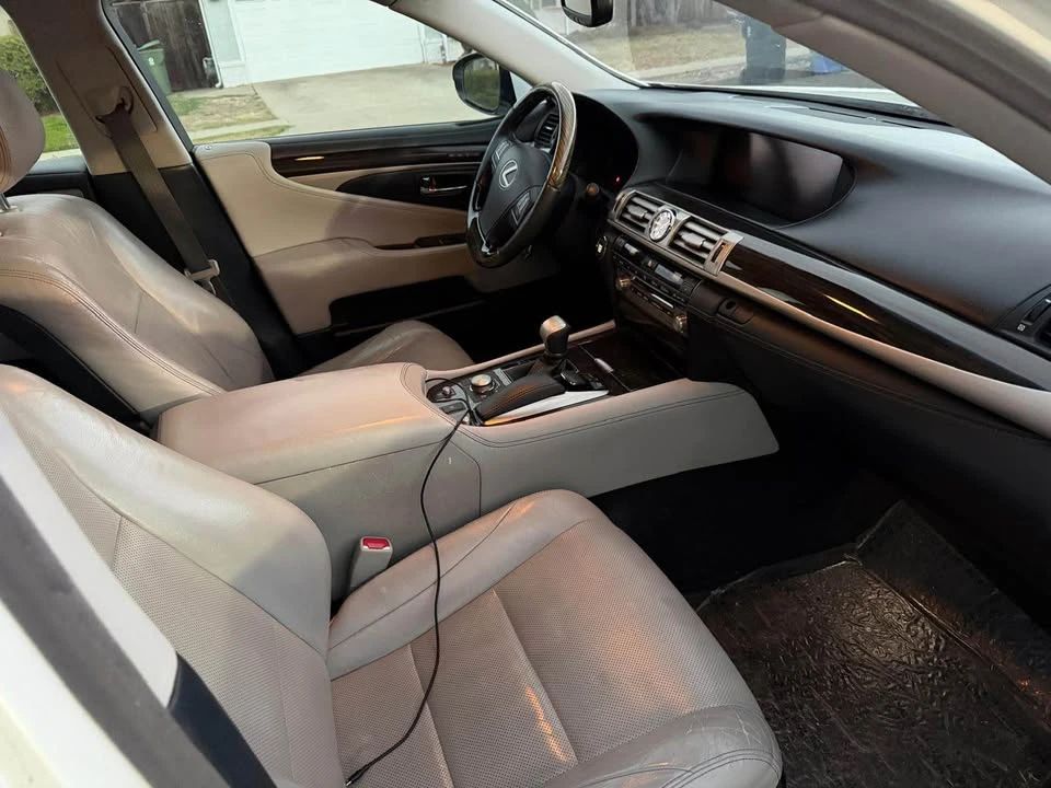 2013 Lexus LS 4th Gen - Image 8 of 10