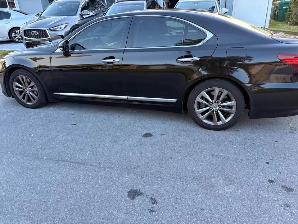 2013 Lexus LS 4th Gen - Image 5 of 8