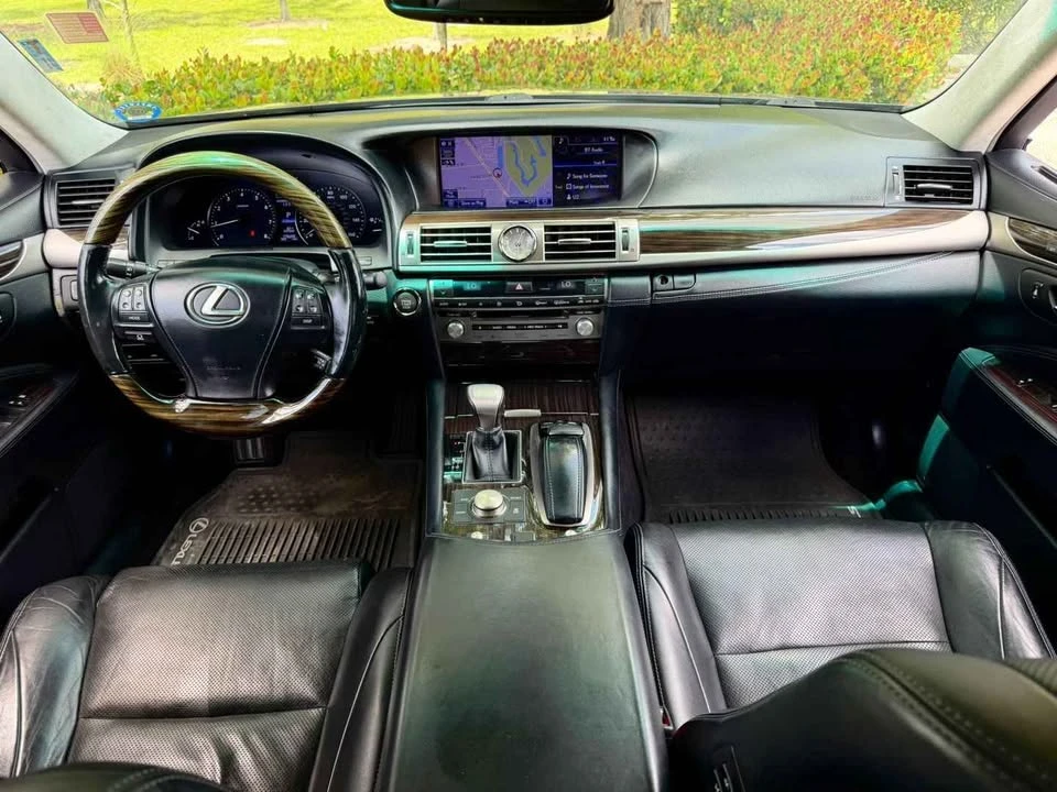 2013 Lexus LS 4th Gen - Image 11 of 20