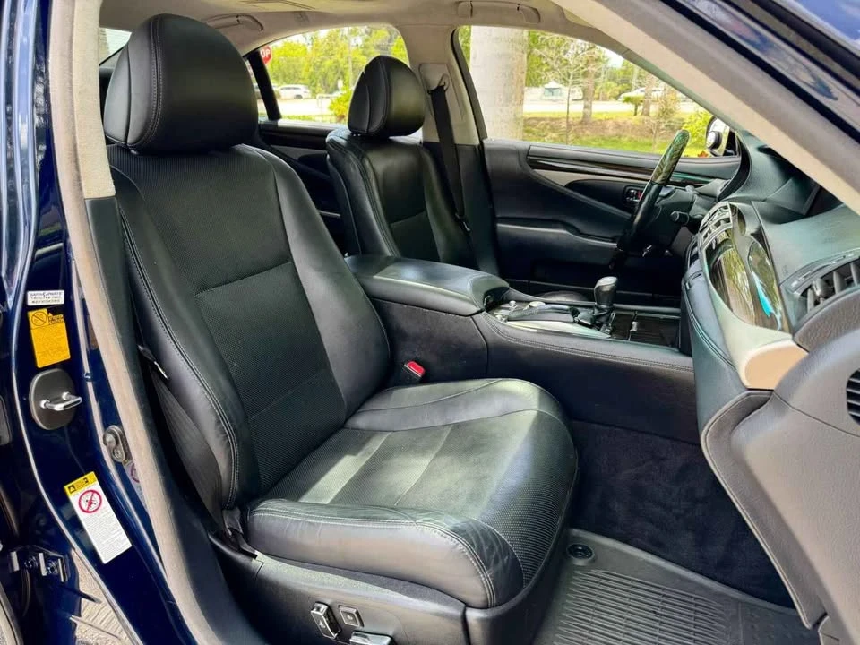 2013 Lexus LS 4th Gen - Image 16 of 20
