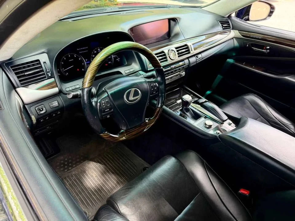 2013 Lexus LS 4th Gen - Image 10 of 20