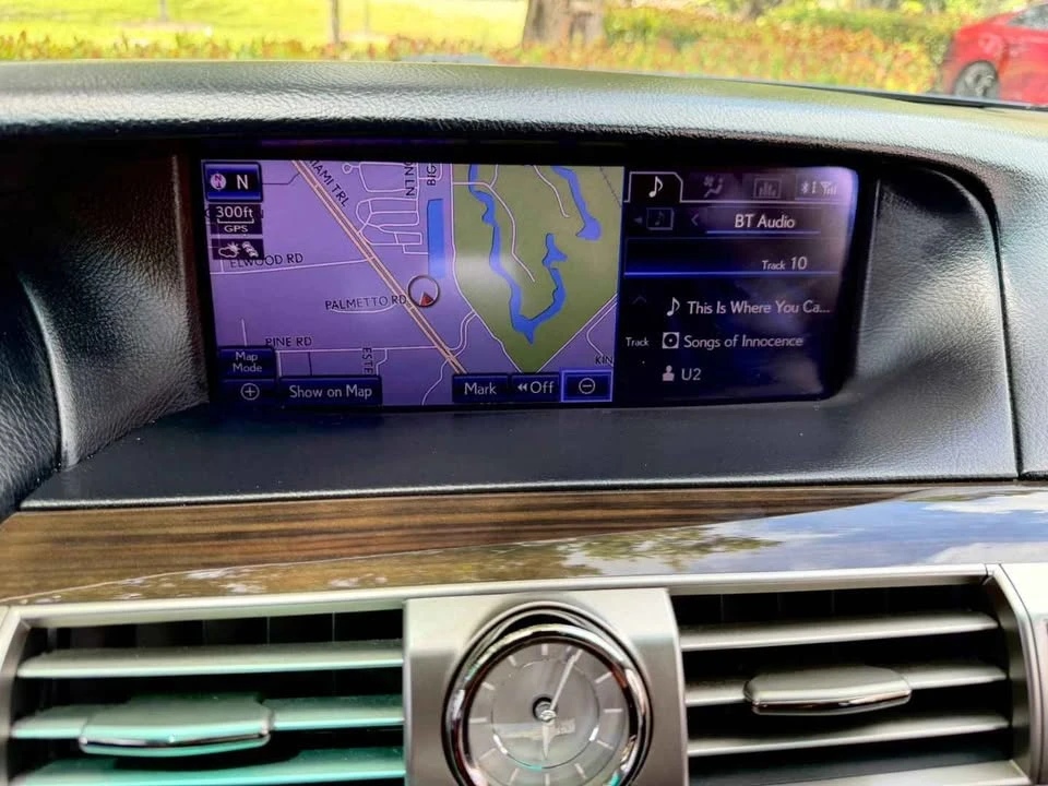 2013 Lexus LS 4th Gen - Image 15 of 20