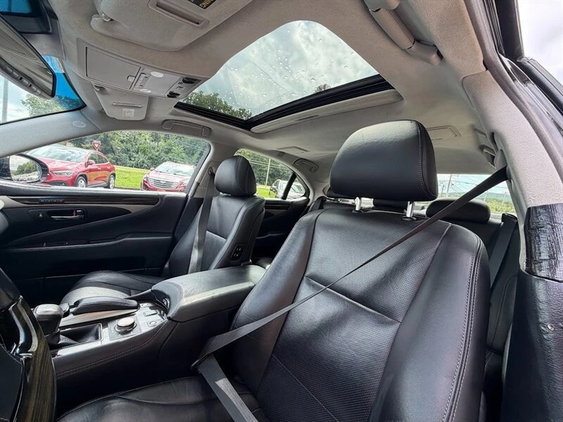 2013 Lexus LS 4th Gen - Image 5 of 20