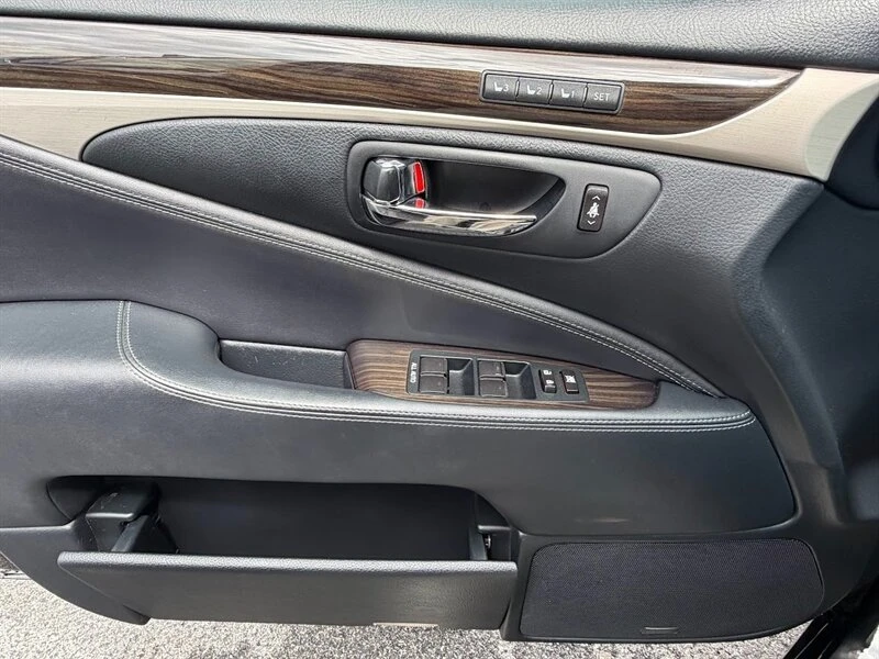2013 Lexus LS 4th Gen - Image 18 of 20