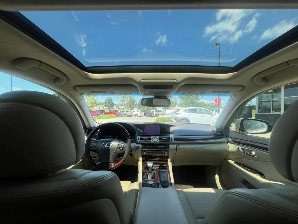 2013 Lexus LS 4th Gen - Image 10 of 19