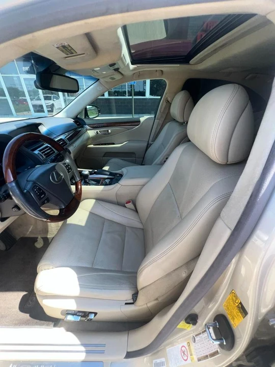 2013 Lexus LS 4th Gen - Image 13 of 19